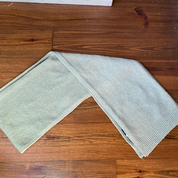 Express Winter Gray Beanie Hat and Matching Scarf NWT - Picture 5 of 7